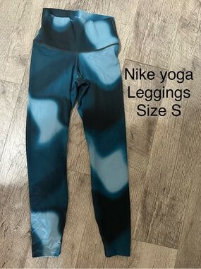 Nike Teal and Black Color-Block Yoga Leggings